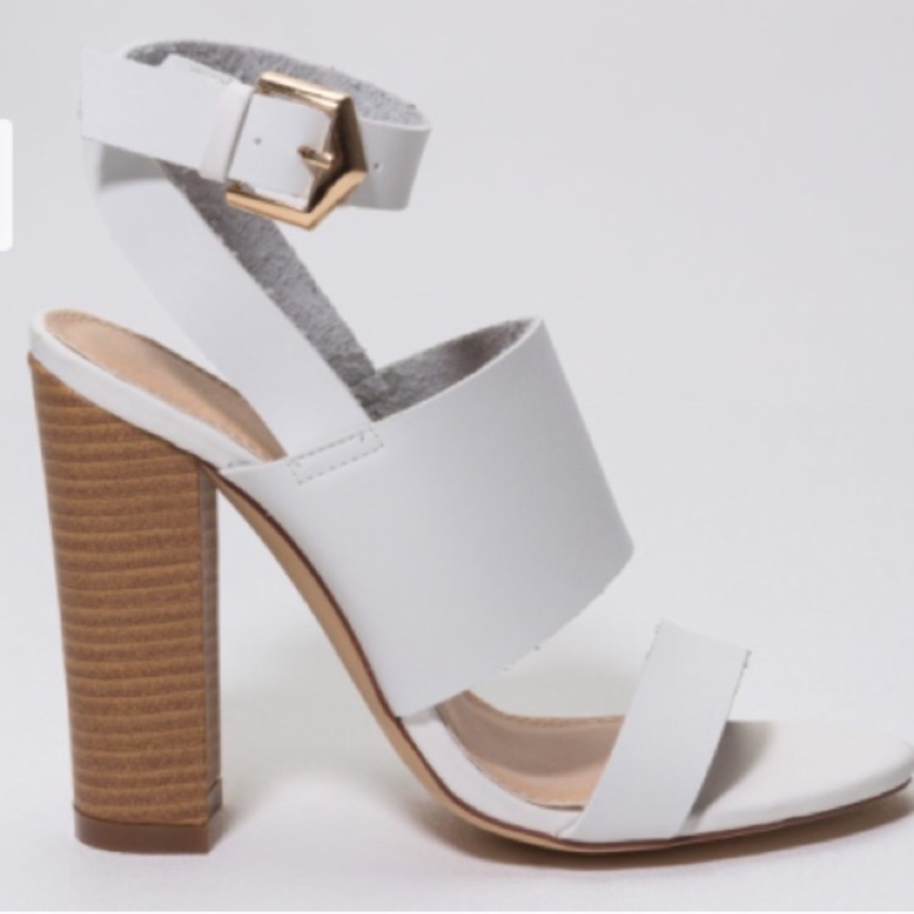 White brand new heels size 7 1/2